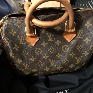 Preowned Louis Vuitton speedy 25